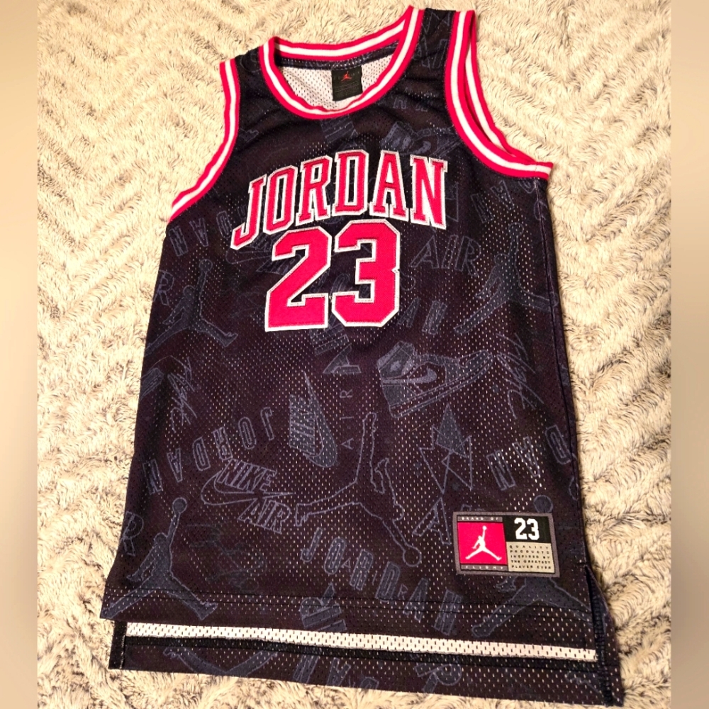Boys, size Small Jordan Jersey